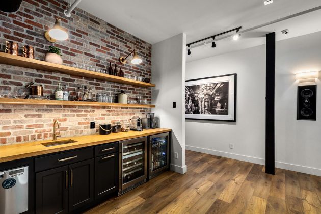 Eyehear Showroom kitchen and speakers in the walls