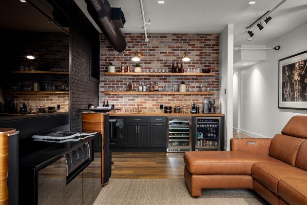 Eyehear Showroom living room with TV, speakers and suede furniture
